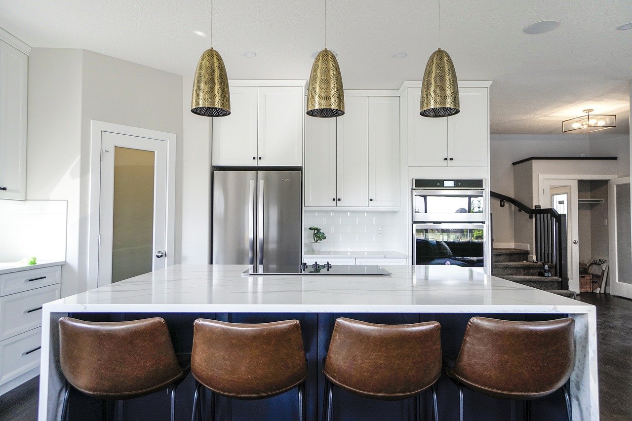 kitchen, bar stools, decor-3689917.jpg